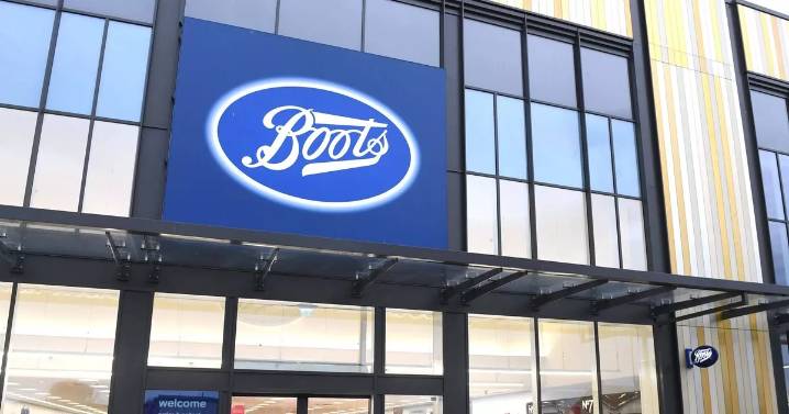 Boots reduces 'fresh and light' Marc Jacobs fragrance to half price