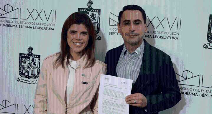 Proponen regular cobros por 'maestros sombra' en colegios de NL