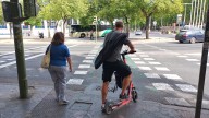 El Ayuntamiento endurece la ordenanza de patinetes eléctricos y prohibirá circular sin casco y sin chaleco