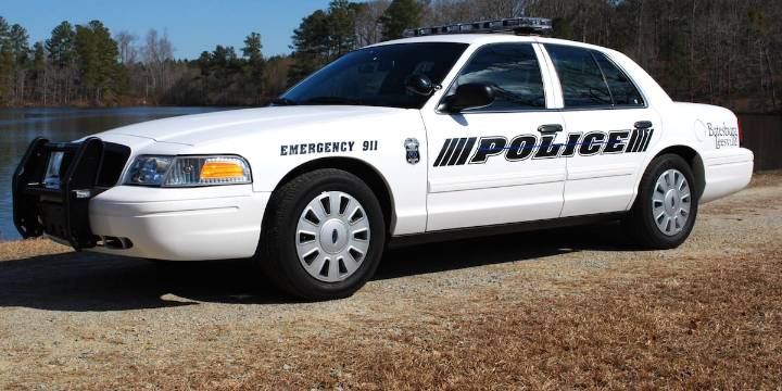 Cop hit by car, officers fire on suspects in Batesburg