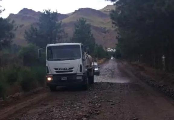 San Martín de los Andes: están operativos 5 camiones regadores para mejorar calles durante el verano