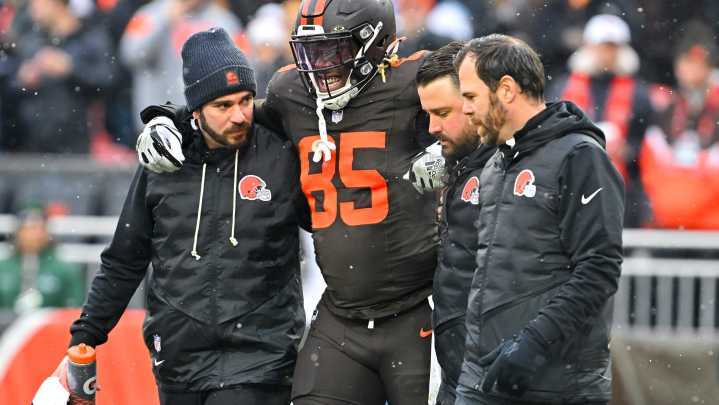 Browns lose two pass catchers against Titans