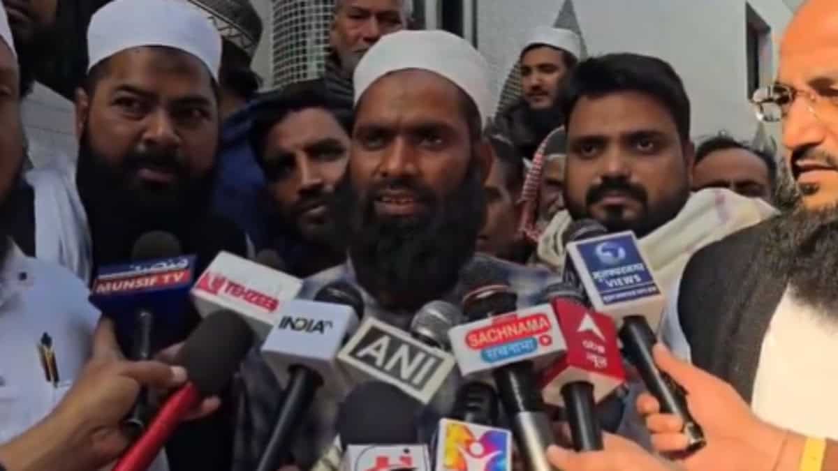 UP cop thrashes, abuses muezzin for giving Fajr azaan; complaint lodged
