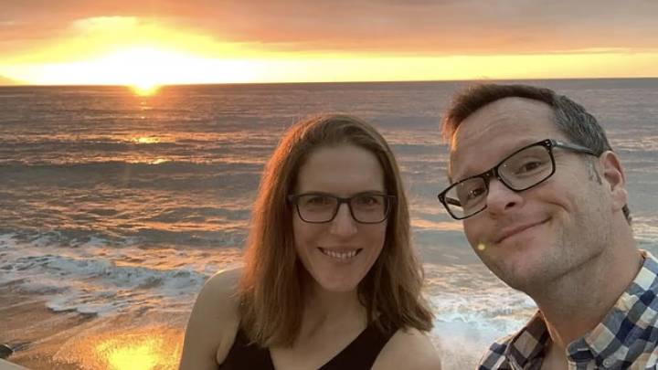 Una pareja británica explica cómo se jubiló antes de los 40 años: "No poníamos la calefacción ni comíamos fuera de casa"