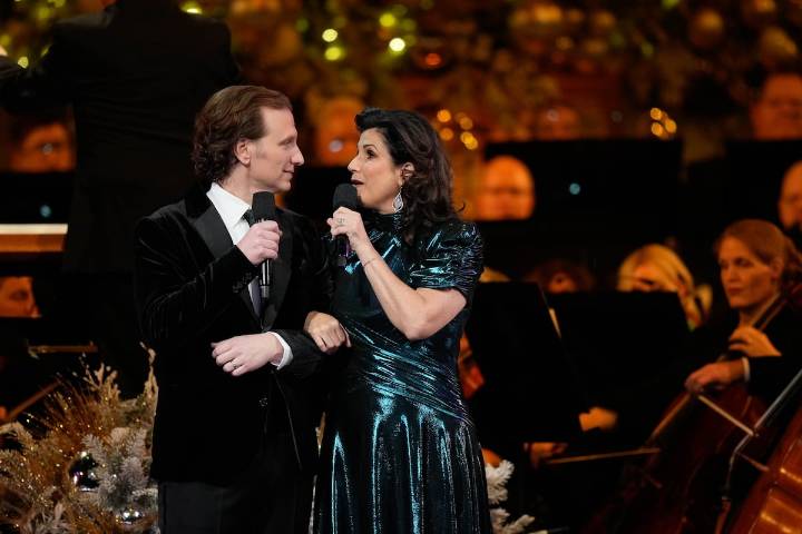 Broadway couple Stephanie J. Block and Sebastian Arcelus sing in Tab Choir's Christmas concert