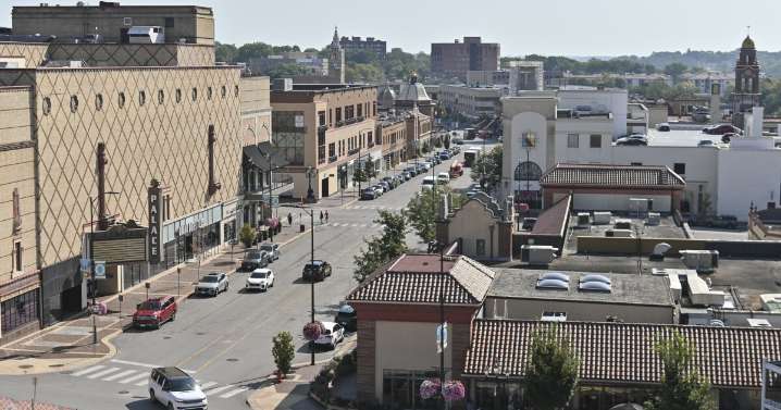 Country Club Plaza residents push back against high rise plan: ‘We would lose all of that heritage'