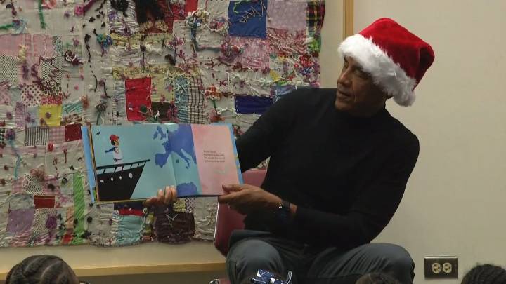 Obama reads to elementary students at Chicago Public Library
