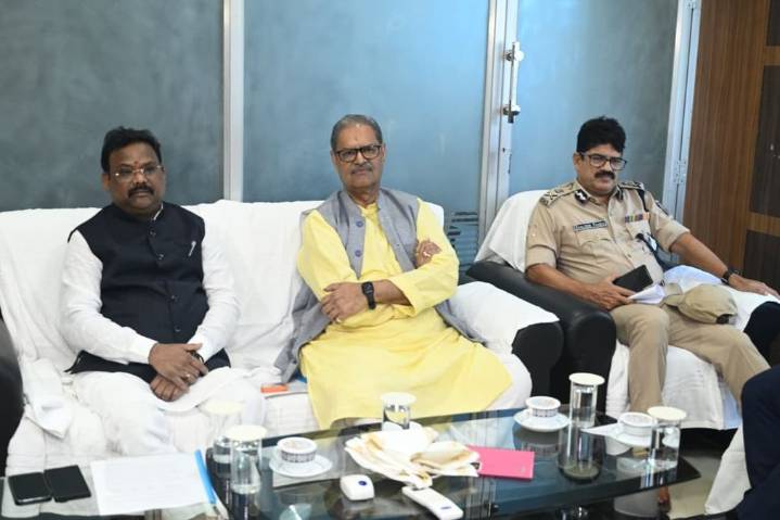 Malkangiri violence: Ministerial delegation submits report to Odisha CM