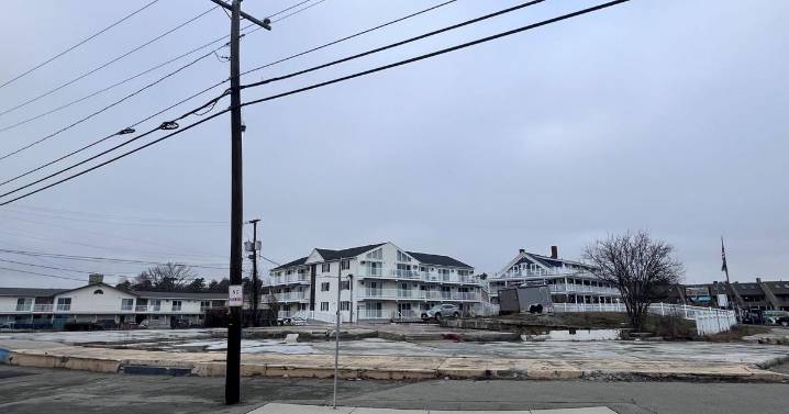 Hampton's zoning board OKs condo/retail project