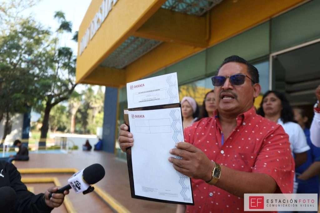 Trabajadores de la UABJO presentan coalición y denuncian venta de plazas