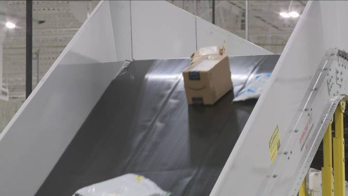 New York warns residents of holiday package theft