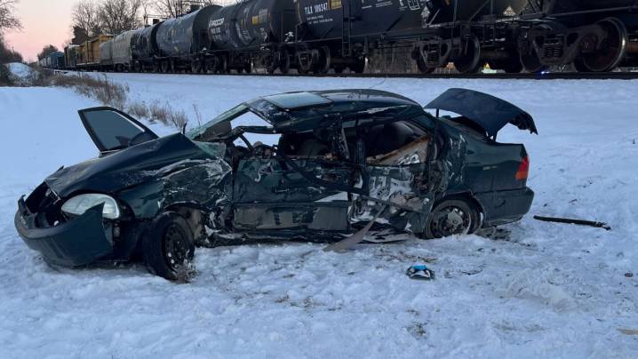 Joven resulta gravemente herido tras ser impactado por un tren