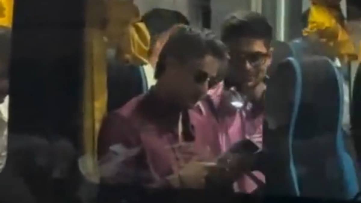WATCH | Gill-Abhishek's Bromance Inside Team Bus Goes Viral in Odisha Cricket