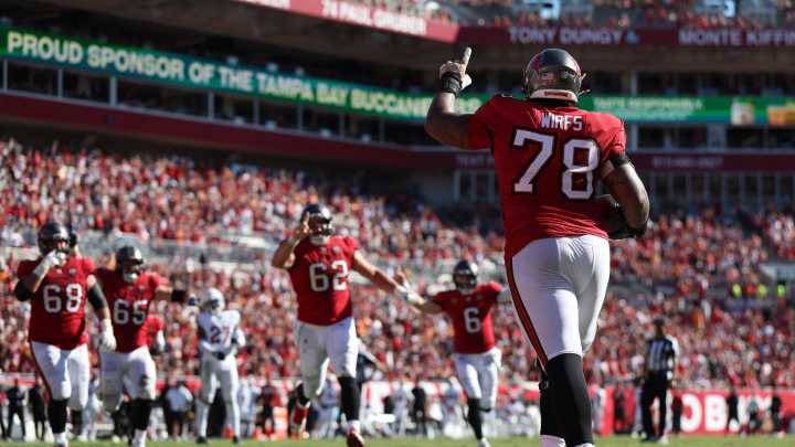 These former Hawkeyes stood out in Week 13 of the NFL season