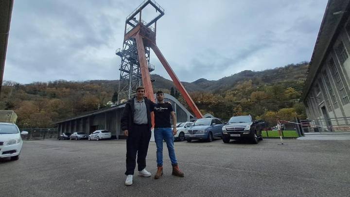 Turón cumple 18 años sin carbón: jóvenes del valle de Mieres que han crecido con las minas cerradas piden trabajo para "no tener que marcharnos"