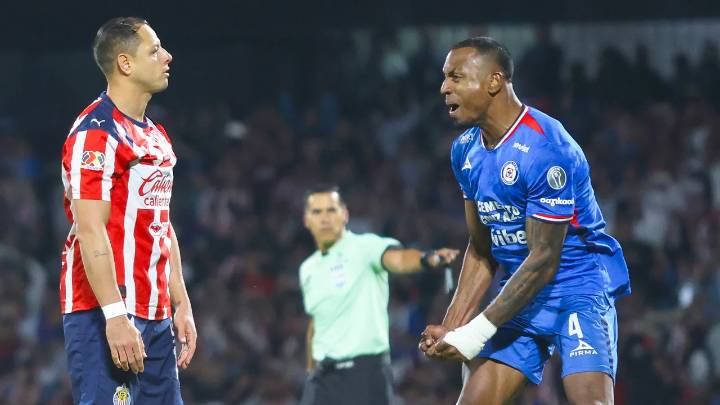 Chivas queda fuera; Cruz Azul avanza tras fallar Chicharito un penal