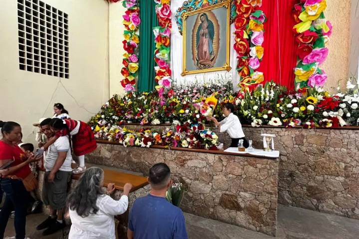 Cientos de fieles celebran el Día de la Virgen de Guadalupe en Cabo San Lucas