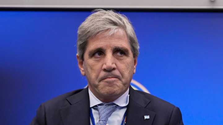 Sin reservas, Luis Caputo busca deuda