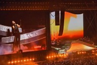 Derrite Dua Lipa a México con 'Bésame Mucho'