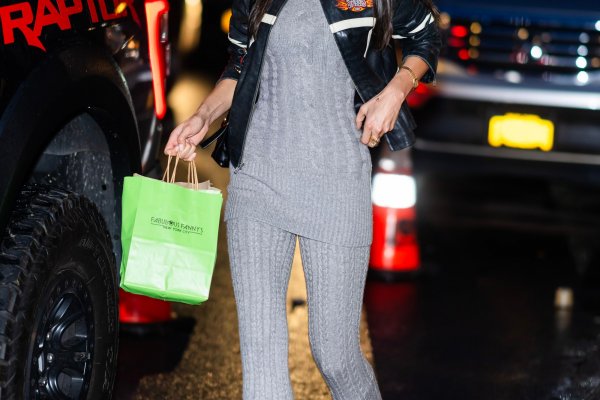 El chándal trenzado se corona como el conjunto más relajado y cool (palabra de las chicas más estilosas)