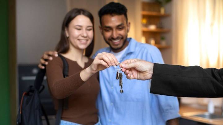 Las cajas de compensación sí están entregando subsidios de vivienda, pese a suspensión de 'Mi Casa Ya'