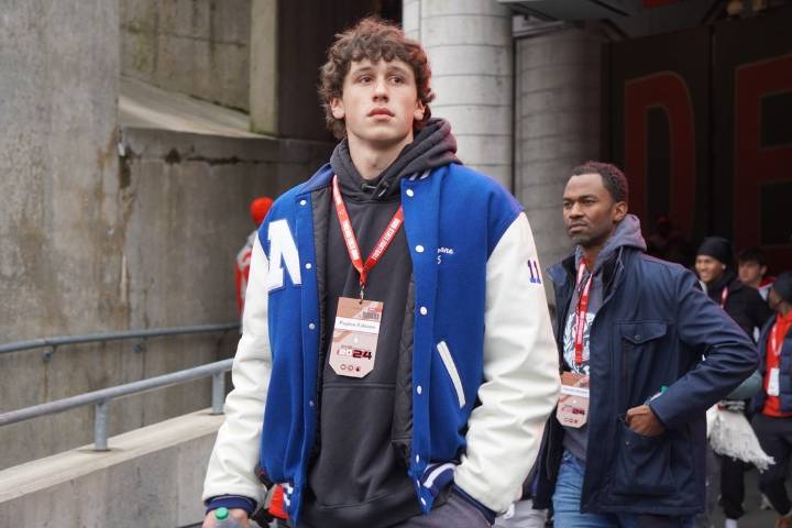 Deadspin | Penn State's signing day haul down to 2 players after decommitments