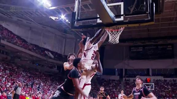 Acuff scores 18 points to lead No. 25 Arkansas over Fresno State 82