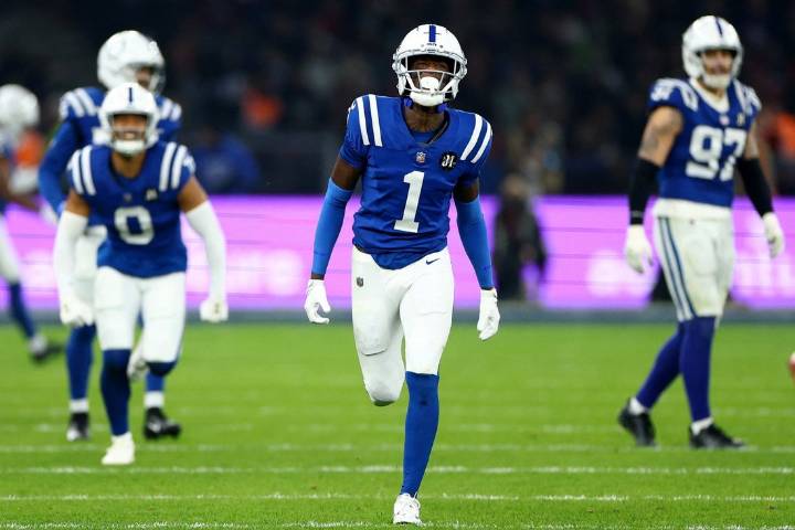 Deadspin | Colts CB Sauce Gardner leaves game vs. Texans with leg injury