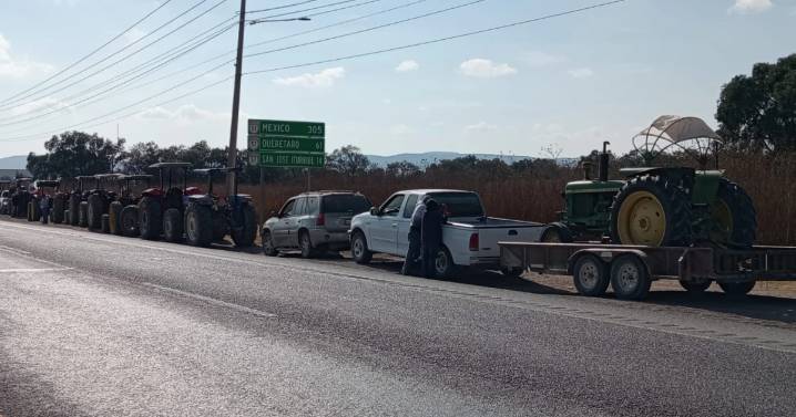Caravana de Tractores: Carreteras colapsadas por agricultores que protestan contra Ley de Aguas