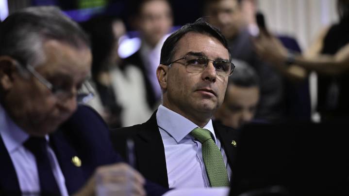 Flávio Bolsonaro anuncia su candidatura presidencial para 2026 en Brasil