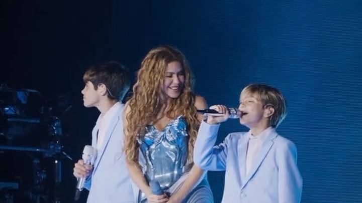 Shakira canta ‘Acróstico’ en Buenos Aires y sube al escenario a sus hijos Milan y Sasha