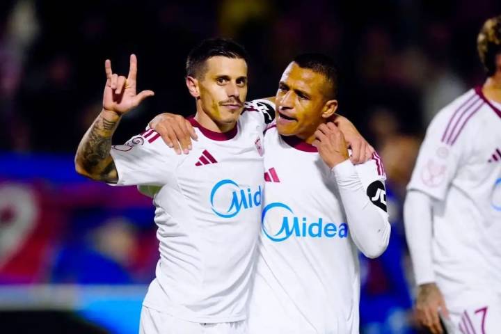 FOTO. El comentado gesto de Alexis Sánchez en la clasificación de Sevilla en la Copa del Rey