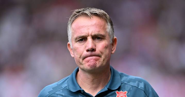 Wrexham warned not to break golden transfer rule as dressing room fears raised