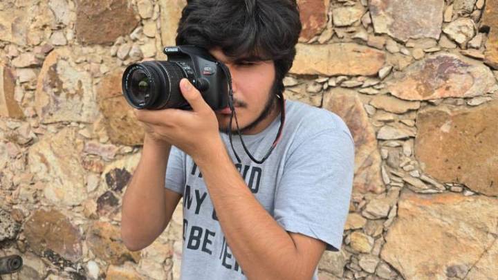Leonel rompe la barrera discapacidad visual y sigue su pasión por la fotografía