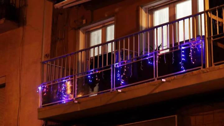 Adiós a las luces de Navidad en la fachada: una ley te puede impedir colocarlas
