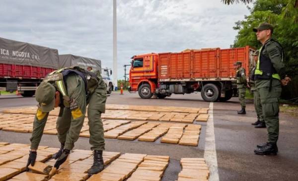 Un camión llevaba más de 1.000 kilos de marihuana entre cajones de frutas