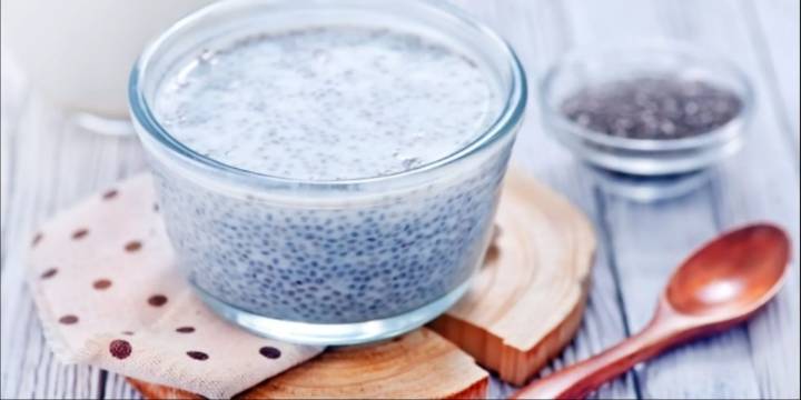 Semillas de chía: qué dicen los expertos sobre si es beneficioso tomar el gel que se produce al hidratarlas