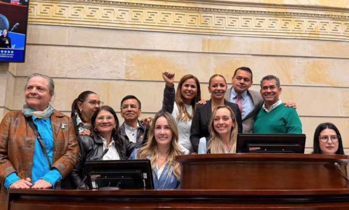 Senado aprobó en cuarto debate la mesada 14 para los docentes