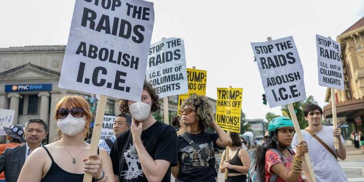 Viral video shows priest tossing ICE out of his church and mocking Trump