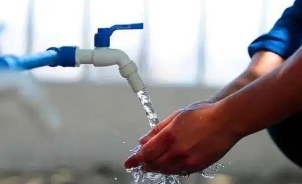 El peligro de las perforaciones caseras y el parate de la obras en AMBA en la era Milei