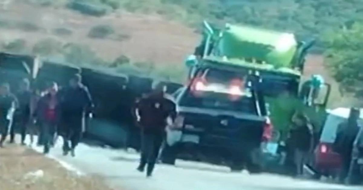 Reportan aparatosa volcadura en Oaxaca: Tráiler con peregrinos de Puebla se accidenta y deja heridos