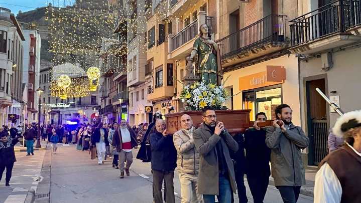 Monzón revive el Bautizo del Alcalde con una multitudinaria fiesta y suma una procesión en honor a Santa Bárbara