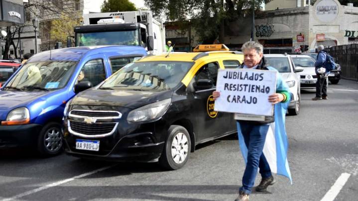 Alertan por un aumento de muertes evitables entre adultos mayores por falta de acceso a medicamentos