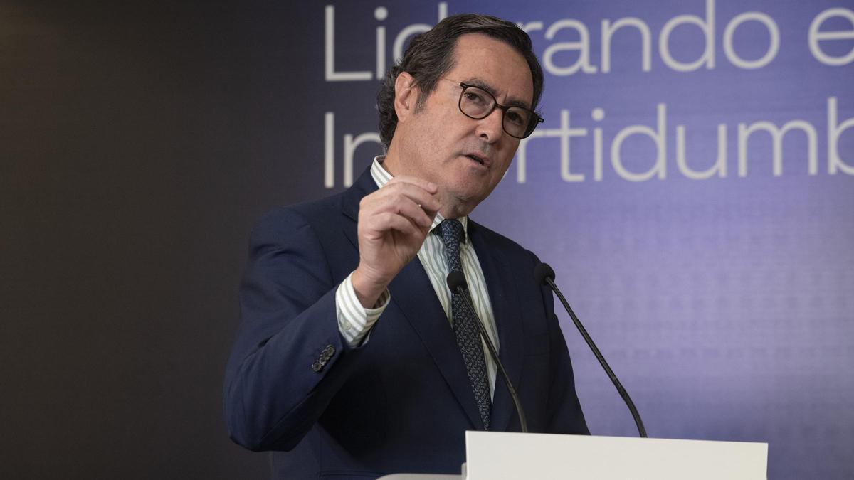 Garamendi destaca el absentismo como el "gran problema" del mercado laboral