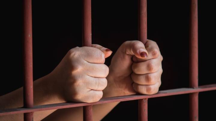 Lizeth apuñala a mujer tras fuerte discusión en Chihuahua; víctima se desvaneció frente a policías