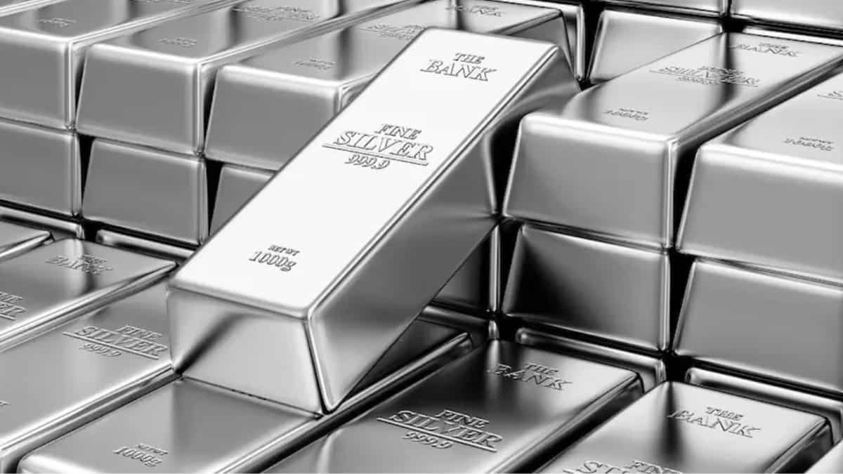 MCX silver prices hit record Rs 1,90,374 per kg as global rally intensifies