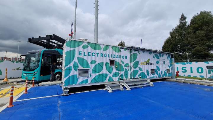 Ecopetrol ya produce hidrógeno verde de la más alta pureza para bus del SITP de Bogotá