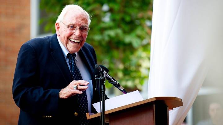 Roy Kramer, SEC commissioner and BCS architect, dies at 96