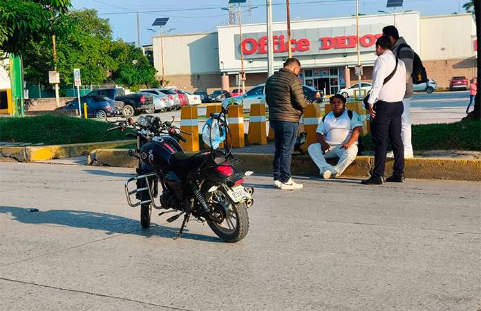 Dos motociclistas resultan lesionados
