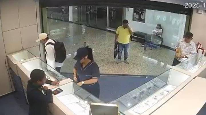 Videos | Así fue el asalto a una joyería en centro comercial que dejó cinco capturados y dos muertos en Bucaramanga